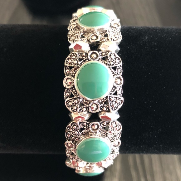 Antique looking bracelet with turquoise - Picture 2 of 5